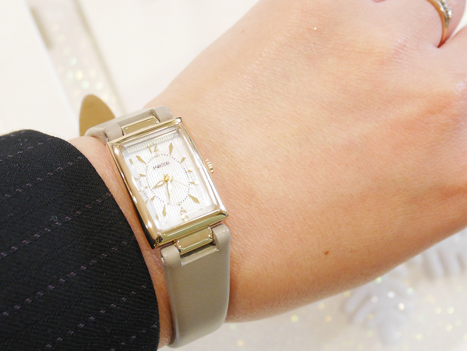 ヤマトヤ富士店】 クリスマスプレゼントに ♡ ウィッカ腕時計 KF7-520 